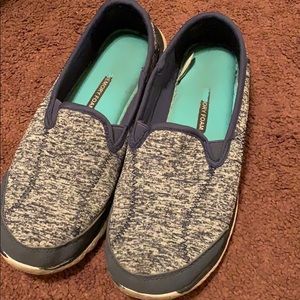 Worn twice very comfortable size 8.5